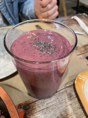 Berry Smoothie at Treis Laloun -Τρεις Λαλούν in Athens