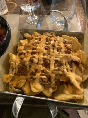 fries with cheddar sauce and sunflower mince omg at Treis Laloun -Τρεις Λαλούν in Athens