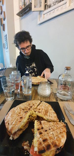 Yum at Treis Laloun -Τρεις Λαλούν in Athens