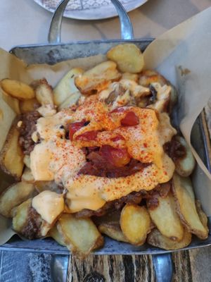 Potatoes with minced meat from sunseeds at Treis Laloun -Τρεις Λαλούν in Athens