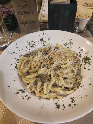 Carbonara at Treis Laloun -Τρεις Λαλούν in Athens