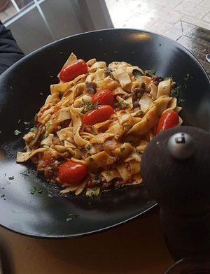  at Treis Laloun -Τρεις Λαλούν in Athens