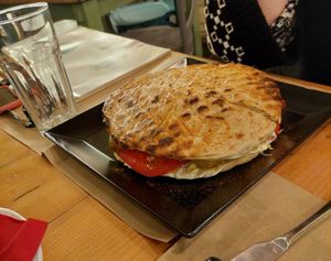 skepasti at Treis Laloun -Τρεις Λαλούν in Athens