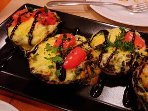 Stuffed portobello mushrooms - okayish at Treis Laloun -Τρεις Λαλούν in Athens