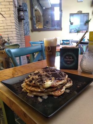 Lemon pancakes and freddo capuccino at Treis Laloun -Τρεις Λαλούν in Athens