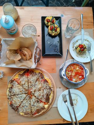  at Treis Laloun -Τρεις Λαλούν in Athens