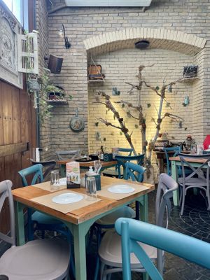   at Treis Laloun -Τρεις Λαλούν in Athens