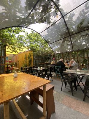   at Treis Laloun -Τρεις Λαλούν in Athens