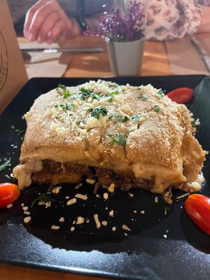  at Treis Laloun -Τρεις Λαλούν in Athens