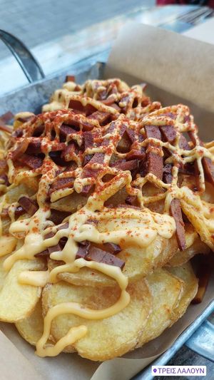 🌱🍟🥓 at Treis Laloun -Τρεις Λαλούν in Athens