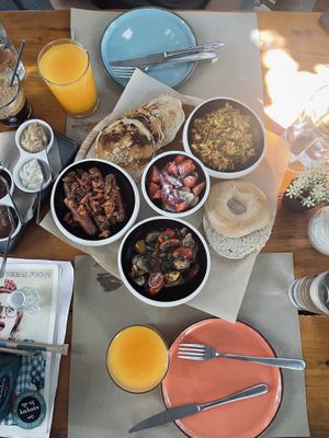   at Treis Laloun -Τρεις Λαλούν in Athens