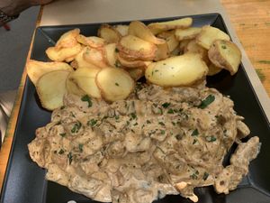 Chicken free a la creme  at Treis Laloun -Τρεις Λαλούν in Athens