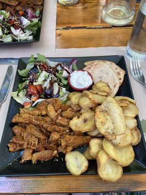   at Treis Laloun -Τρεις Λαλούν in Athens