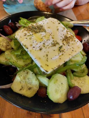 Greek salad at Treis Laloun -Τρεις Λαλούν in Athens