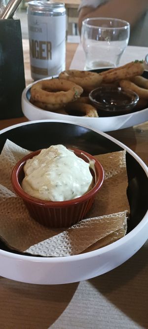 Onion rings & tarter sauce at Treis Laloun -Τρεις Λαλούν in Athens