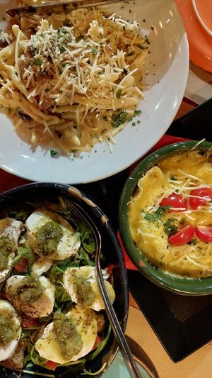 Caprese Salad, Carbonara, Ravioli Al Pesto at Treis Laloun -Τρεις Λαλούν in Athens