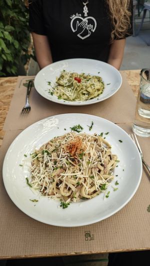  at Treis Laloun -Τρεις Λαλούν in Athens
