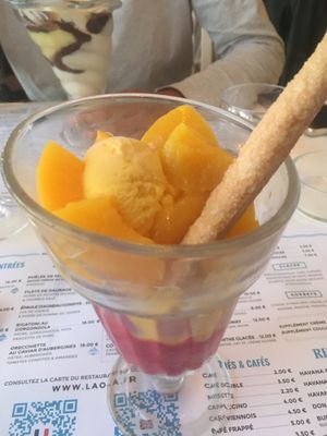 3 sorbets + pêches (demande spéciale)  at La Ola in Sete