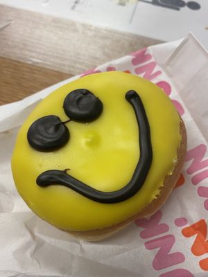 Happy vegan doughnut!😄 at Dunkin' - Arnulf-Klett-Platz in Stuttgart