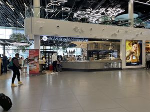 Non-Schengen at AMS - Amsterdam Bread Company in Schiphol