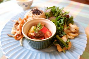 lunch vege plate
on the plate, there are 4 or 5 kinds of delis special.
The delis are changed everyday.
Japanese style, kind of Italian or French style can be enjoyed. at Le Coccole in Osaka