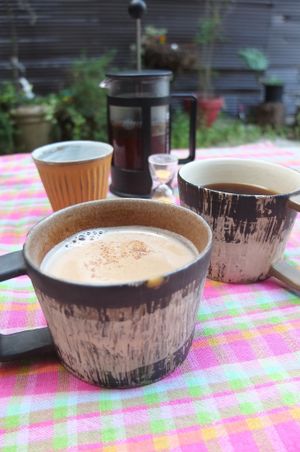 Drink are big size and plenty!

it is a Chai made from Japanese organic tea leaf ,organic soymilk and organic spices.
and Organic drip coffee and French press coffee at Le Coccole in Osaka