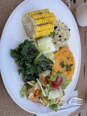 Tabulet com puré de lentilhas e legumes ao vapor e salada  at Bancha in Portimao