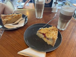 Super vegane Kuchen   at Zweibar in Essen