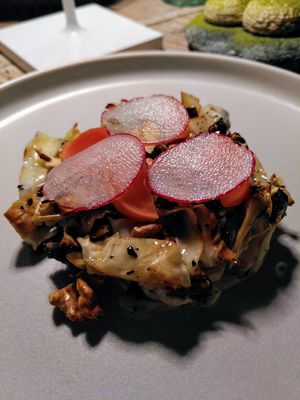 Grillierter Kabissalat mit Senfdressing, walnüsse & Radieschen at Riders Restaurant  in Laax