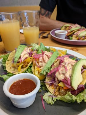 Tacos of the plato del día at El Buho Vegetariano in San Jose