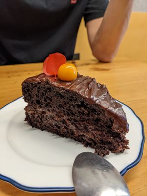 Queque de chocolate at El Buho Vegetariano in San Jose