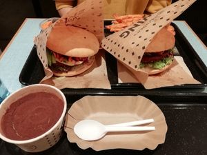 Cheese burger (left), Swing burger (right) and tiramisù at Swing Kitchen in Innsbruck