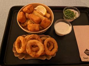 Vish & Chips + Onion Rings with vegan Mayo at Swing Kitchen in Innsbruck