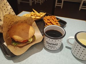 Swing Burger + Fries Variations at Swing Kitchen in Innsbruck