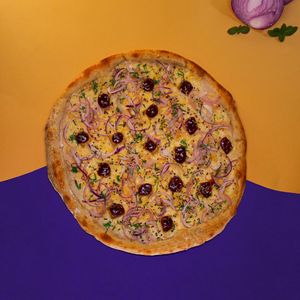 Pizza Küm with béchamel base, local artisan or vegan cheese, seared tofu, house made BBQ sauce, crispy quinoa and fresh herb mix (parsley, coriander and mint). at Color Nativo in Puerto Varas