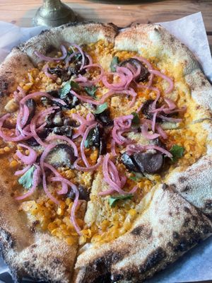 Pizza mit Linsendal, sehr lecker   at Bakgården in Karlstad