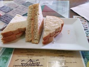 Sandwich de "mezcla at Peace n Loaf in San Juan