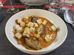 Melanzana, peperone, ceci e tofu  at Cerchio Rosso in Cagliari