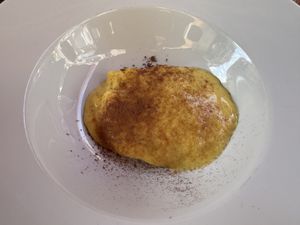 Crema pasticciera, confettura di albicocche e biscotto  at Cerchio Rosso in Cagliari
