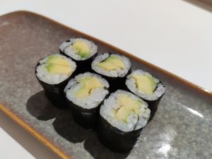 Maki aguacate at Solunasushi in Fuengirola