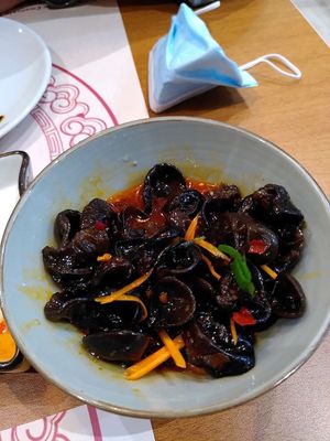 Cold Muer Mushrooms salad, 5€ at Ravioli Wang in Florence