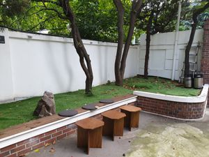 outside seating at Vezza in Seoul