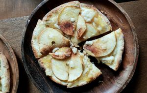 Vegan Apple Cinnamon Pizza at Vezza in Seoul