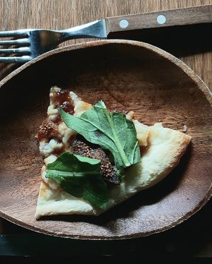 Size of a slice of pizza at Vezza in Seoul