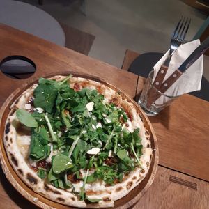 Spinach, fig, almonds, and vegan cheese at Vezza in Seoul