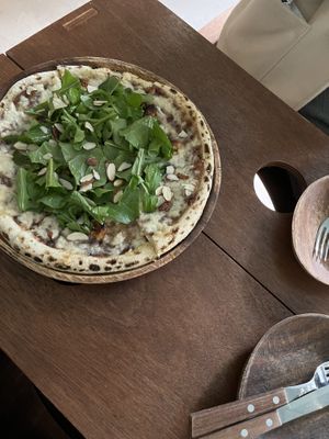 Fig pizza  at Vezza in Seoul