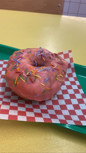 strawb sprinkles #Veganuary at Future Doughnuts in Bristol