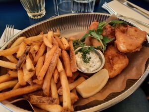 Vegan fish and chips. De Fish is made off rutabaga (knolselderij). In a delishes fride dough. at Havfruen in Copenhagen