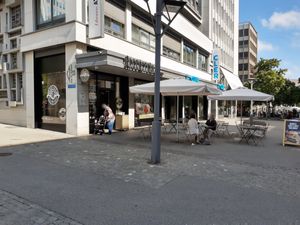 Outdoor seating at Bagelstein in Fribourg