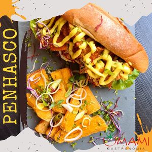 Deliciosamente doido com sugestões dos nossos maravilhosos clientes, um sanduba feito com nosso Tofu empanado, molho Ale (maio, barbecue caseiro, melaço), mix de vegetais (repolh at Umami Gastronomia in Sao Paulo